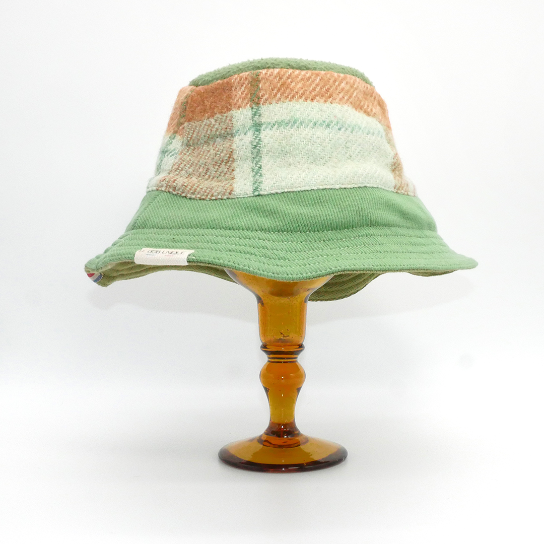 chapeau tendance au meilleur prix. Bob femme chi, bob Prada, bob été, bob hiver Bob femme et homme fait en Vendée à la main. Fabrication en France à partir de tissus recyclés. Meilleure marque de bob et tous unique Bucket hat bob possède un prénom