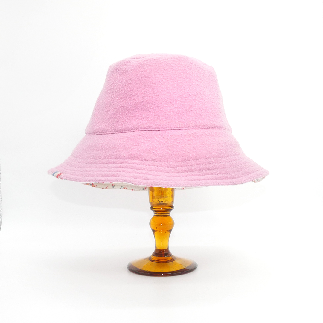 chapeau tendance au meilleur prix. Bob femme chi, bob Prada, bob été, bob hiver Bob femme et homme fait en Vendée à la main. Fabrication en France à partir de tissus recyclés. Meilleure marque de bob et tous unique Bucket hat bob possède un prénom