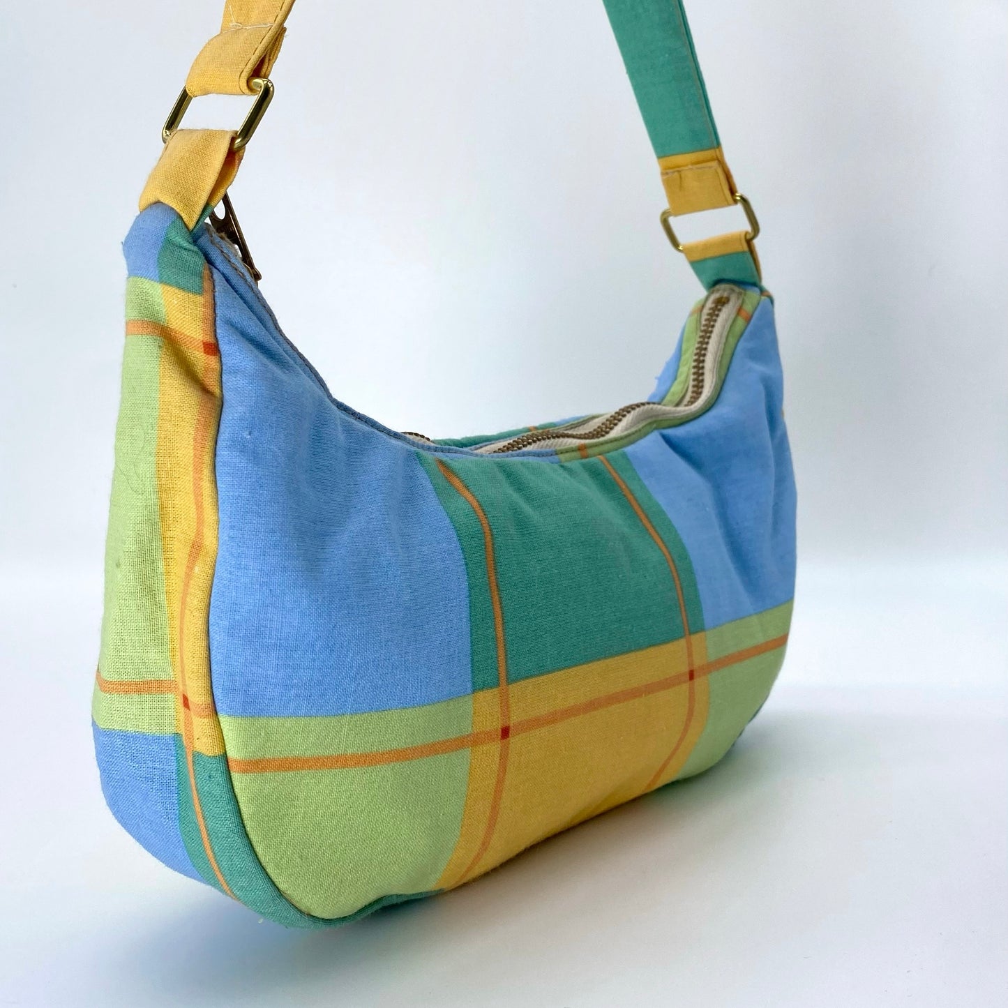 Sac baguette, tendance 2022, sac à main, au meilleur prix, fait main, tissus recyclés, Vendée, meilleur marque, fabrication France, femme, famille fendi, it-bag, le bob unique, bob unique, unique, parfait pour l’été, mini sac de soirée, nouvelle tendance à shopper