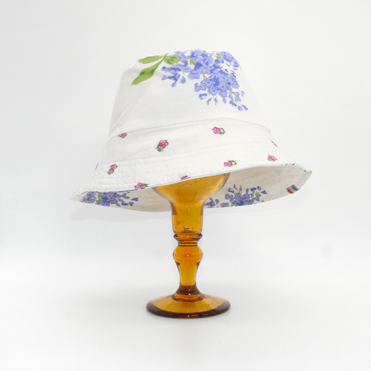 chapeau tendance au meilleur prix. Bob femme chi, bob Prada, bob été, bob hiver Bob femme et homme fait en Vendée à la main. Fabrication en France à partir de tissus recyclés. Meilleure marque de bob et tous unique Bucket hat bob possède un prénom