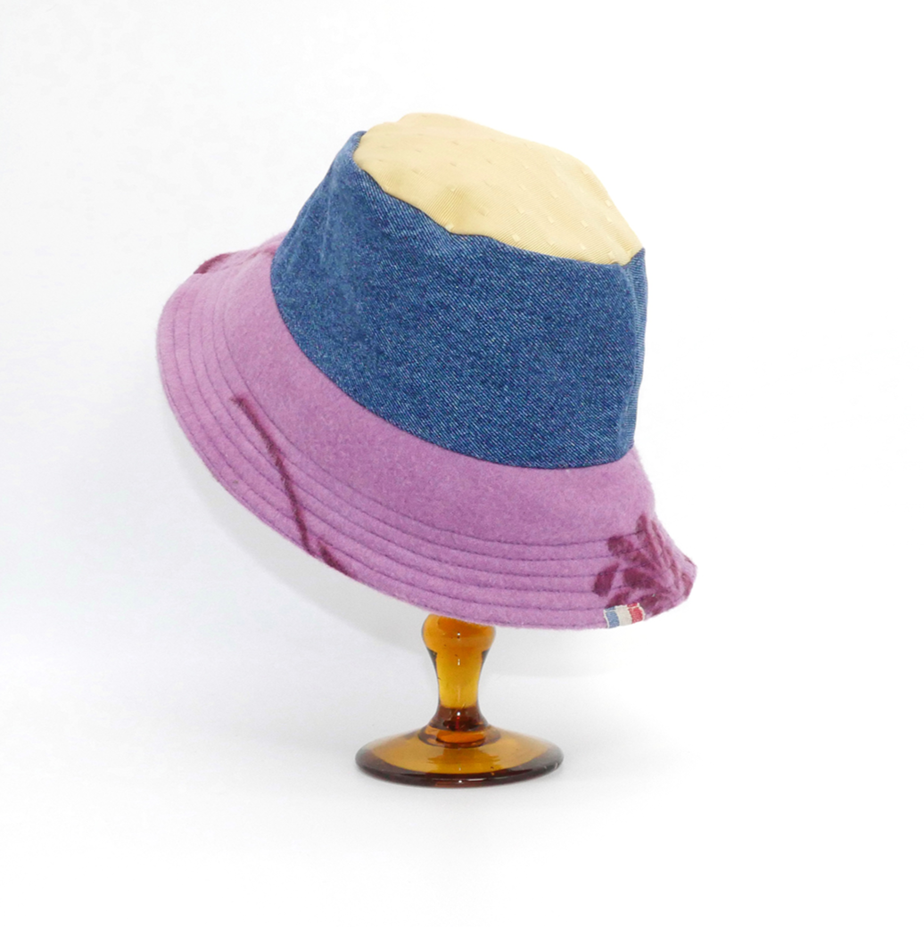 chapeau tendance au meilleur prix. Bob femme chi, bob Prada, bob été, bob hiver Bob femme et homme fait en Vendée à la main. Fabrication en France à partir de tissus recyclés. Meilleure marque de bob et tous unique Bucket hat bob possède un prénom